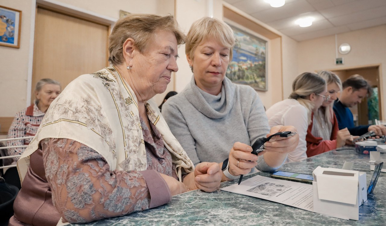 ⌚️ Смарт-браслеты с кнопкой SOS получили пенсионеры Нижнего Новгорода в рамках тестирования нового социального проекта «Кнопка помощи»