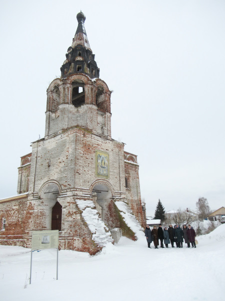 Храмов благовест святой.   