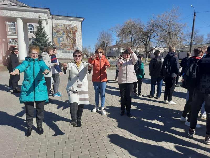 На городской массовой зарядке